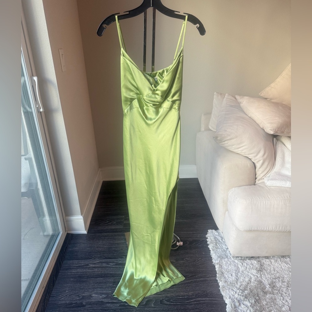 Nicholas Arian Satin-Finish in Green - Picture 5 of 10